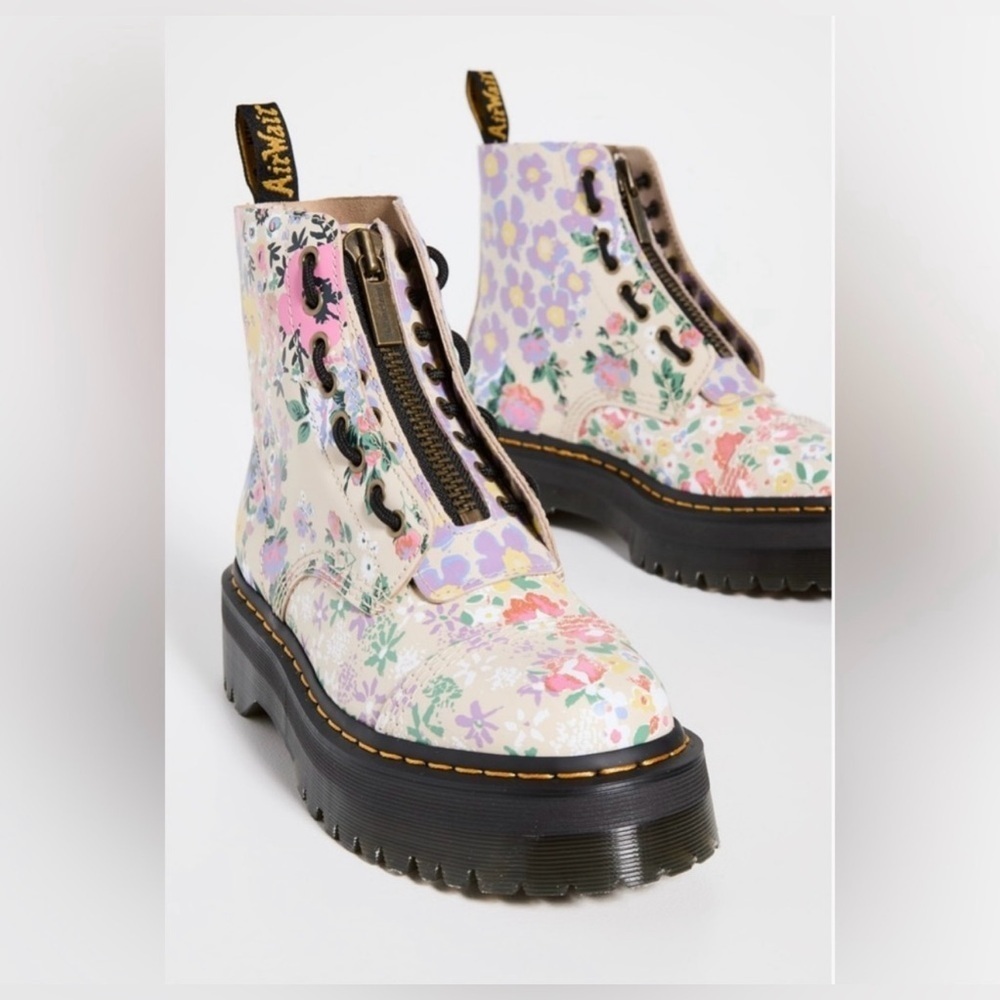 Dr. Martens
Sinclair Boots Women Size 6 - Picture 7 of 8